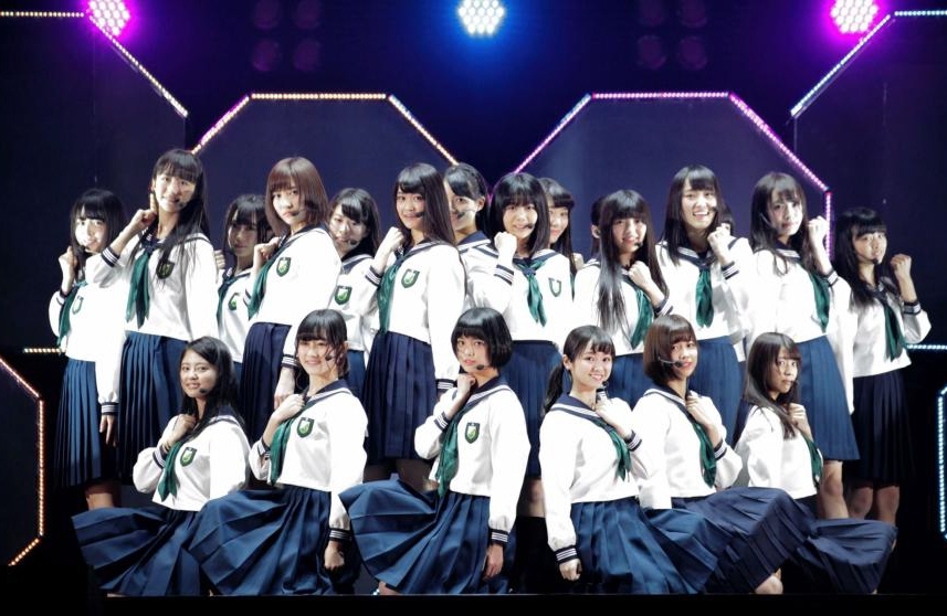 初のライブパフォーマンスで観客９０００人を沸かせた欅坂46＝東京・代々木第一体育館
