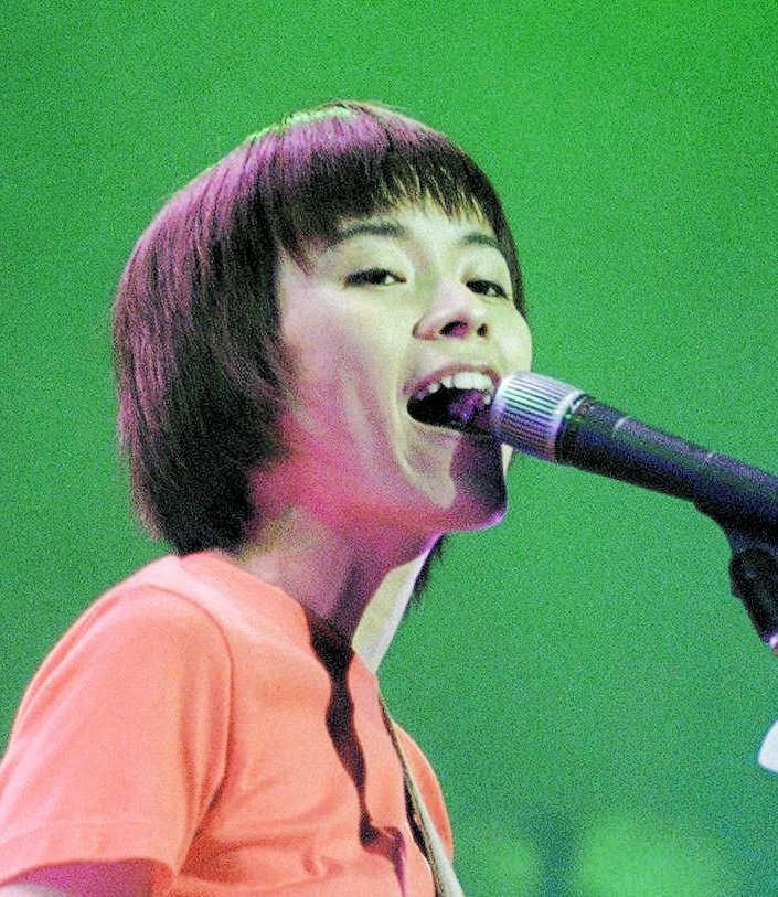 シンガーソングライターの川本真琴