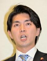 会見で議員辞職を表明する宮崎謙介議員＝東京都千代田区の衆議院第２議員会館（撮影・出月俊成）