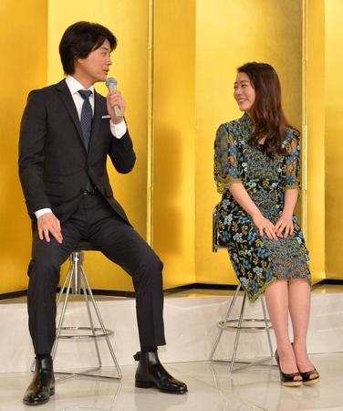 「とと姉ちゃん」出演者発表会見に登場した唐沢寿明と高畑充希＝ＮＨＫ（撮影・田村亮介）