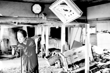 桃井かおりが出演した映画「フクシマ・モナムール」より（（ｃ）Ｍａｔｈｉａｓ　Ｂｏｔｈｏｒ／Ｍａｊｅｓｔｉｃ）