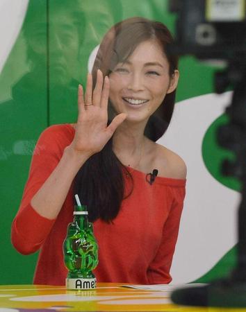 公開生放送に出演する押切もえ＝東京・原宿のＡｍｅｂａＦｒｅｓｈ！Ｓｔｕｄｉｏ