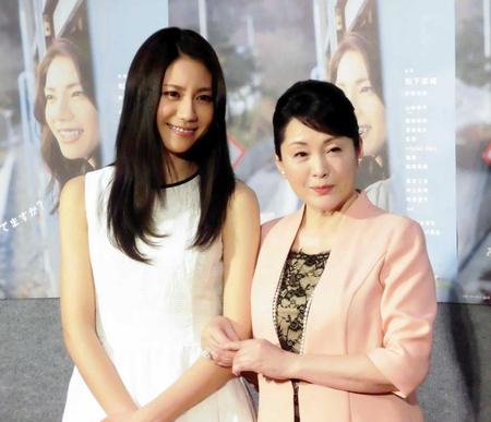 会見に出席した（左から）松下奈緒、松坂慶子＝東京・ＮＨＫ放送センター