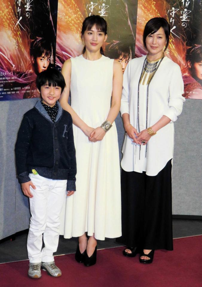 　撮影を振り返った（左から）小林颯、綾瀬はるか、高島礼子