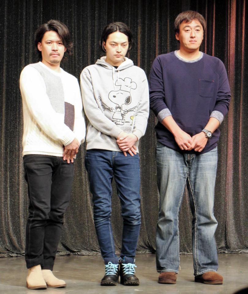 「違法薬物に関する緊急セミナー」に出席した（左から）ピスタチオ伊地知、小澤と石井氏＝東京・新宿　