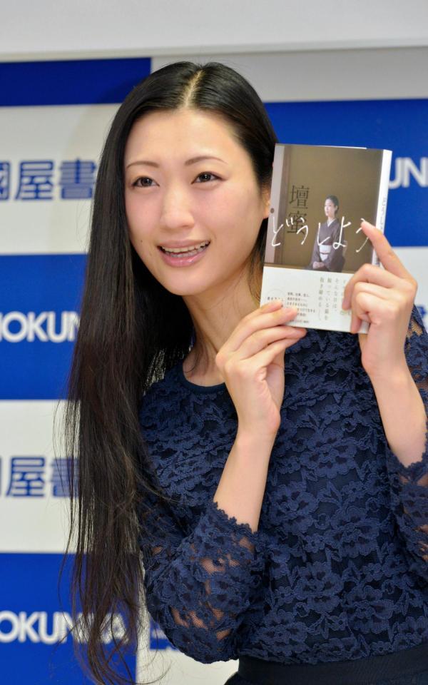 エッセイ「どうしよう」発売イベントに登場した壇蜜＝東京・新宿（撮影・佐々木彰尚）