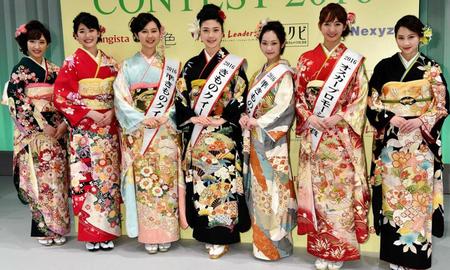 　（左から）花岡なつみ、小澤奈々花、準クイーン・葛谷まりんさん、クイーン・松田和佳さん、準クイーン・芹川有里さん、オスカープロモーション賞・上運天美聖さん、河北麻友子＝東京・浅草