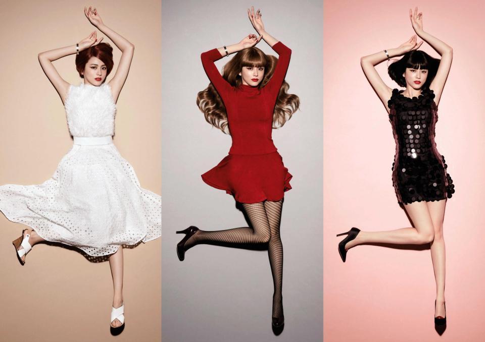 左からアニソン（白）、雑誌（赤）、映画女優（黒）をイメージした告知ポスターの長澤まさみ