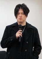 会見に登場した渋谷慶一郎＝東京・六本木のＪ　ＷＡＶＥ本社