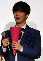 誕生日を祝福され驚く千葉雄大東京・シネマメディアージュ