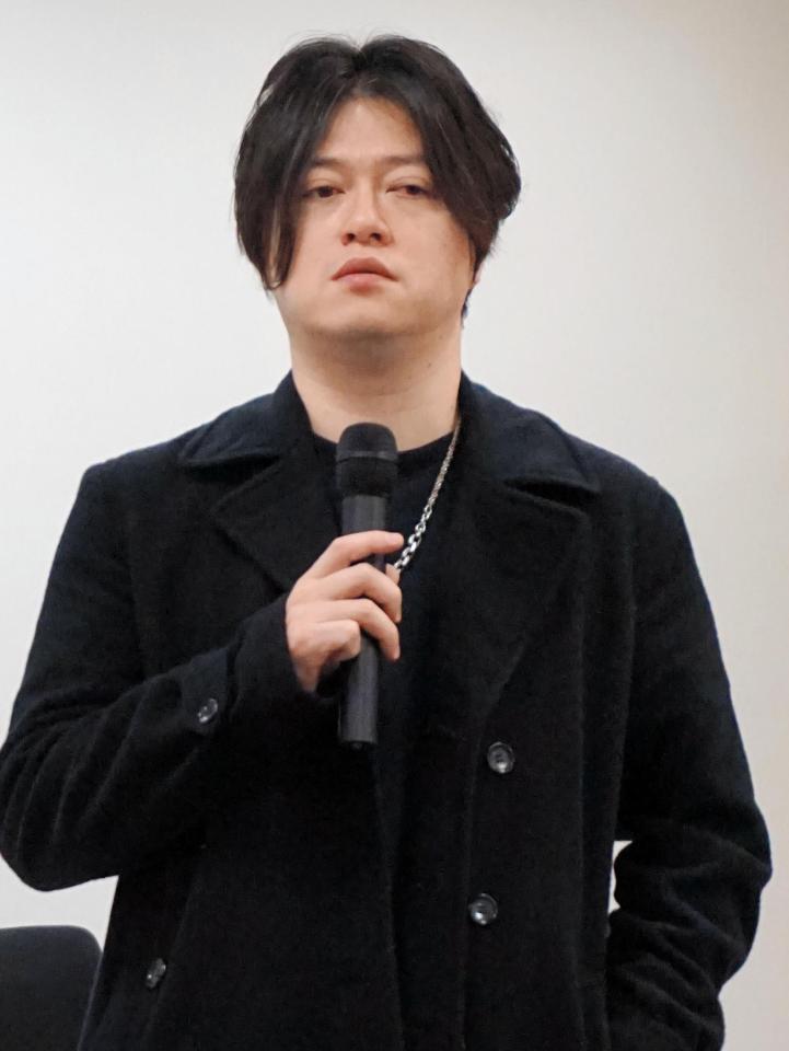 会見に登場した渋谷慶一郎＝東京・六本木のＪ　ＷＡＶＥ本社