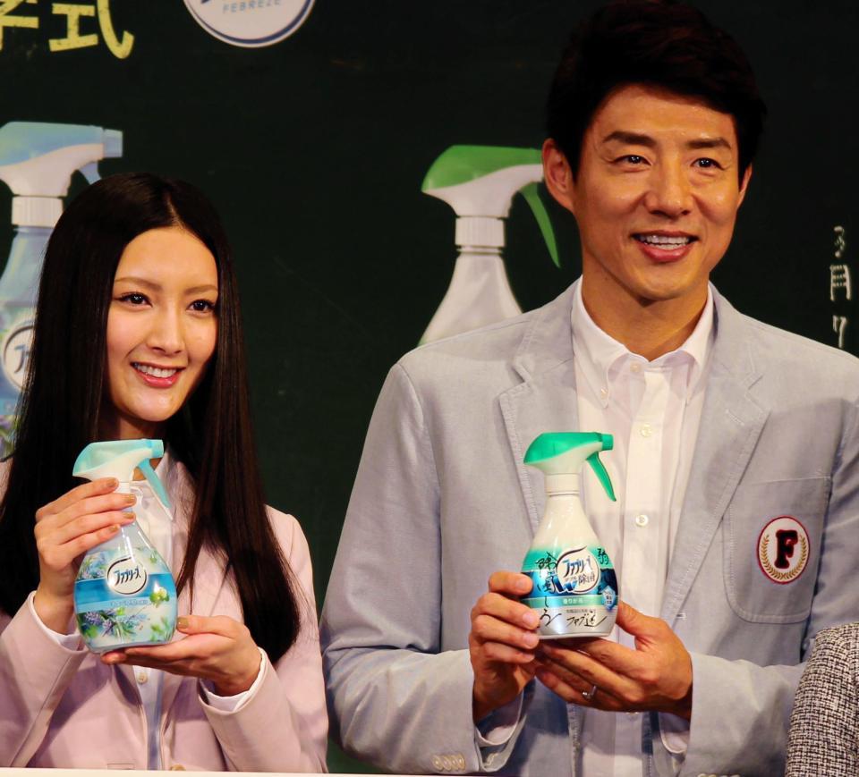 イベントで共演した菜々緒（左）と松岡修造＝東京・原宿クエストホール