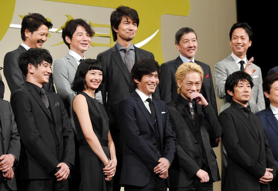 映画「６４－ロクヨン－」の魅力を語った（前列左から）瑛太、榮倉奈々、佐藤浩市、綾野剛、永瀬正敏（後列左から）緒形直人、吉岡秀隆、仲村トオル、奥田瑛二、椎名桔平＝東京国際フォーラム