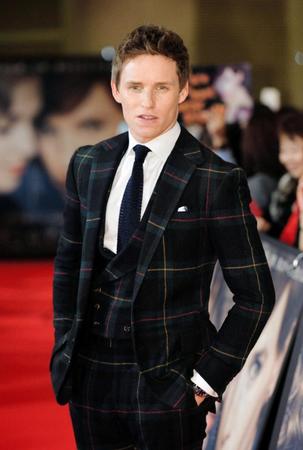 レッドカーペットに立つエディ・レッドメイン＝東京都千代田区の有楽町マリオン（撮影・出月俊成）