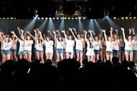 「掌が語ること」を合唱したＡＫＢ４８＝東京・秋葉原のＡＫＢ劇場