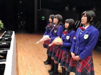 七ヶ浜町の追悼式で献花を行うＫＯＢｅｒｒｉｅＳ♪