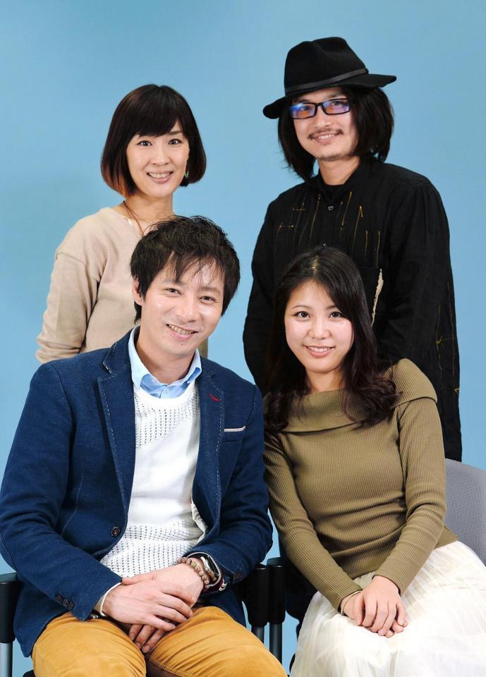 舞台「午前５時４７分の時計台」に出演する、いしだ壱成（前列左）と尾崎亜衣（同右）、演出の山本タク氏（後列右）、主題歌を提供する「花＊花」のおのまきこ（同左）＝撮影・田中靖浩