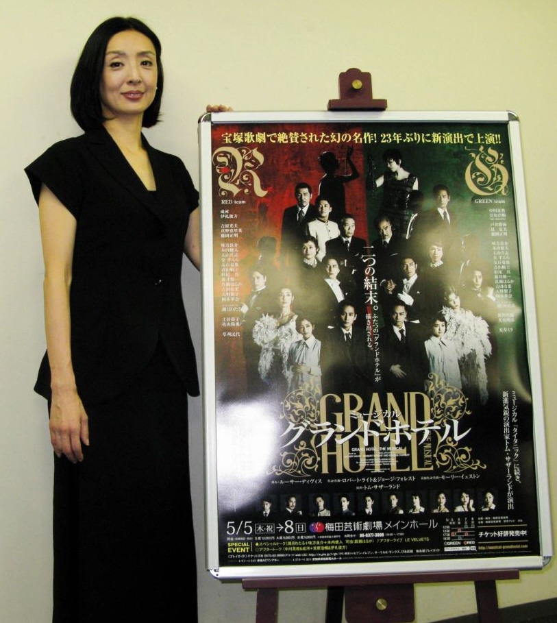 ミュージカル「グランドホテル」の会見を行った草刈民代＝大阪市内