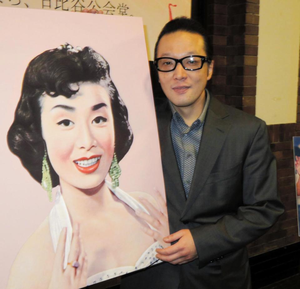 母・美空ひばりさんの恋愛秘話を語った長男の加藤和也氏＝東京・日比谷公会堂 