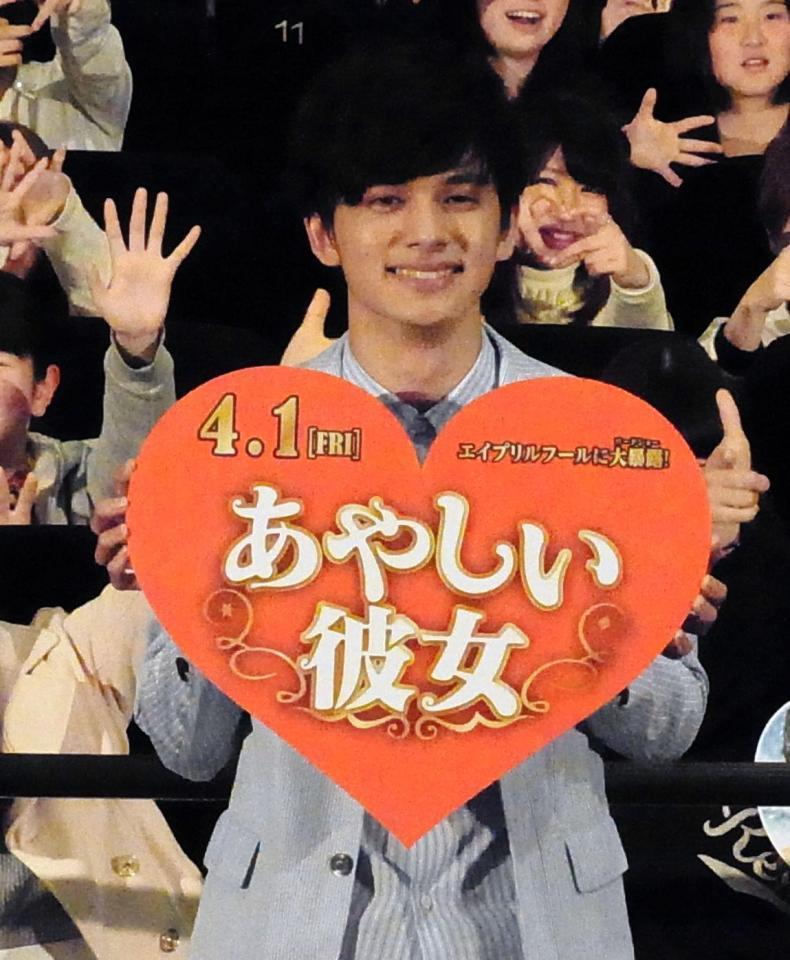 舞台あいさつした北村匠海＝東京・新宿ピカデリー