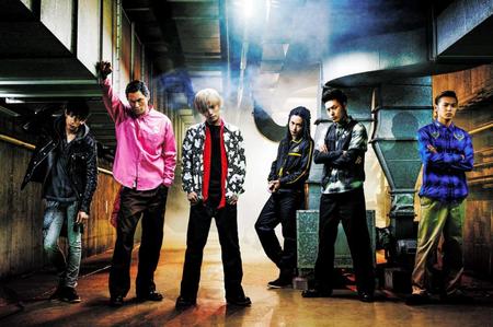 　劇中で山王連合会を演じる（左から）町田、鈴木、岩田、佐藤寛太、山下健二郎、佐藤大樹