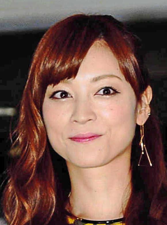 第１子妊娠を発表した吉澤ひとみ