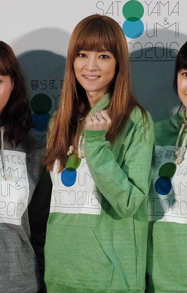 　妊娠５カ月目の吉澤ひとみ＝神奈川県・パシフィコ横浜