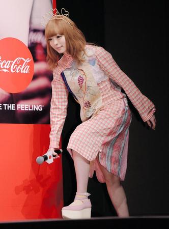 イベントに登場したきゃりーぱみゅぱみゅ＝東京・スパイラルホール（撮影・開出牧）