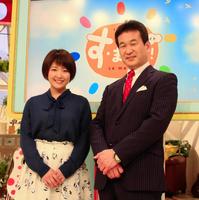 読売テレビ「朝生ワイド　す・またん！」の月曜担当となった諸國沙代子アナ（左）と司会の辛坊治郎氏＝大阪・読売テレビ