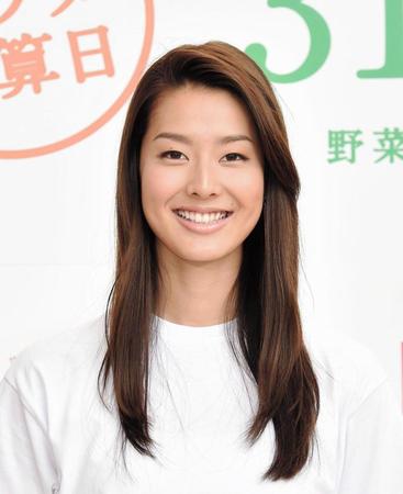 生まれた妹と対面したことを明かしたすみれ＝東京・東品川（撮影・佐々木彰尚）