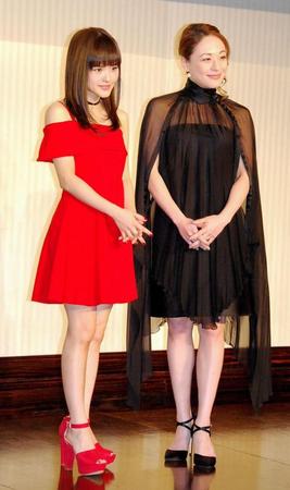 Ａ．Ｂ．Ｃ-Ｚの２人と共演する昆夏美（左）とシルビア・グラブ＝マンダリンオリエンタル東京　