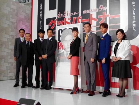 　制作発表会見に登場した（左から）大倉孝二、國村隼、賀来賢人、竹野内豊、松雪泰子、杉本哲太、山崎育三郎、アジアン・馬場園梓＝東京・六本木