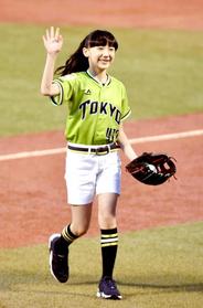 芦田愛菜が始球式、３バウンド後にコロコロ「まっすぐ投げられた」