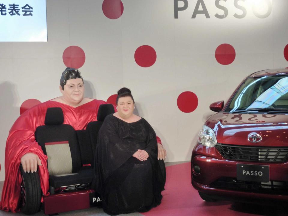 　「マツコの椅子」に座りゴキゲンのマツコ・デラックス＝都内