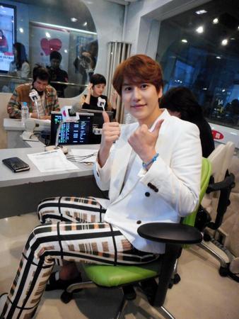 ＴＯＫＹＯ　ＦＭの「ＣＯＵＮＴＤＯＷＮ　ＪＡＰＡＮ」の公開放送に登場したＳＵＰＥＲ－ＪＵＮＩＯＲのキュヒョン＝東京・渋谷のＴＯＫＹＯ　ＦＭ渋谷スペイン坂スタジオ 