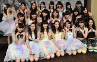 デビューシングル発売記念イベントに登場した原駅ステージＡ（右）とふわふわ＝東京ドームシティ（撮影・佐々木彰尚）