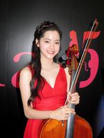 見事なチェロの音色を披露したＮａｎａ＝東京・大崎