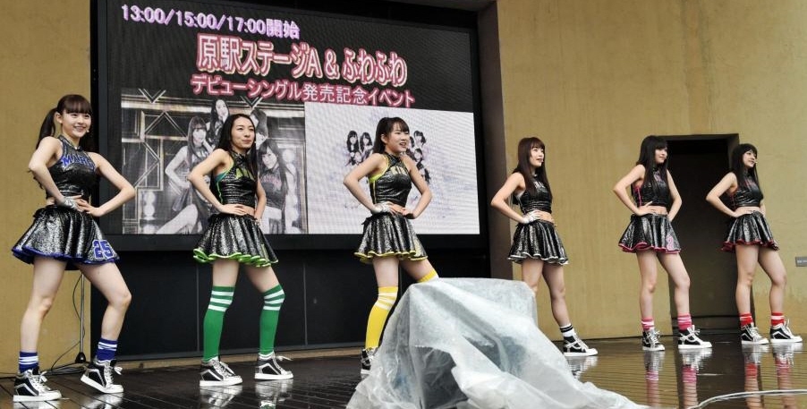 デビューシングルを披露した原駅ステージＡ＝東京ドームシティ（撮影・佐々木彰尚）