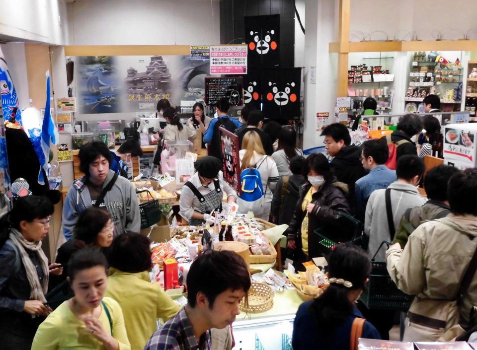 買い物客でごった返す「銀座熊本館」　