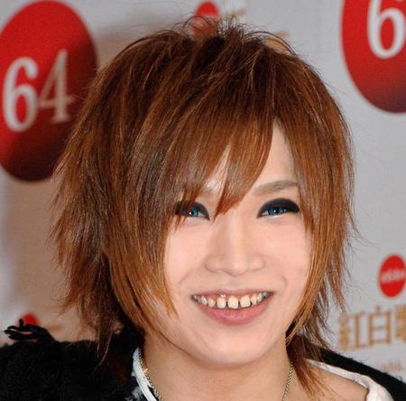 ゴールデンボンバーの鬼龍院翔