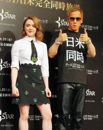 　じゅんいちダビッドソン（右）とメイジー・ウィリアムズ