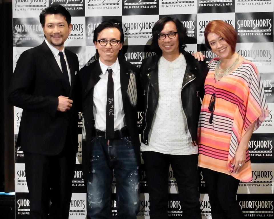 　会見した（左から）別所哲也、レスリー・キー、行定勲監督、ＬｉＬｉＣｏ＝東京・有楽町の外国特派員協会