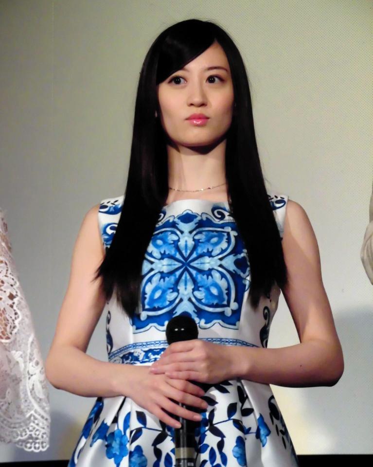 初主演映画「愛ＭＹ」の舞台あいさつに登場した上西恵＝沖縄・那覇市内