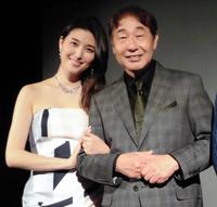 橋本マナミ（左）への“溺愛”ぶりを暴露された蛭子能収＝沖縄・那覇市内