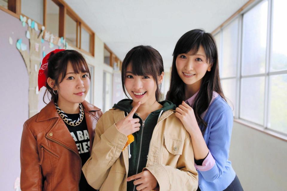 　映画「トイレの花子さん新章－」で共演する（左から）多田愛佳、志田友美、横山ルリカ