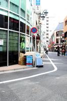 前田健が倒れた新宿三丁目の現場。右前方は新宿２丁目方向