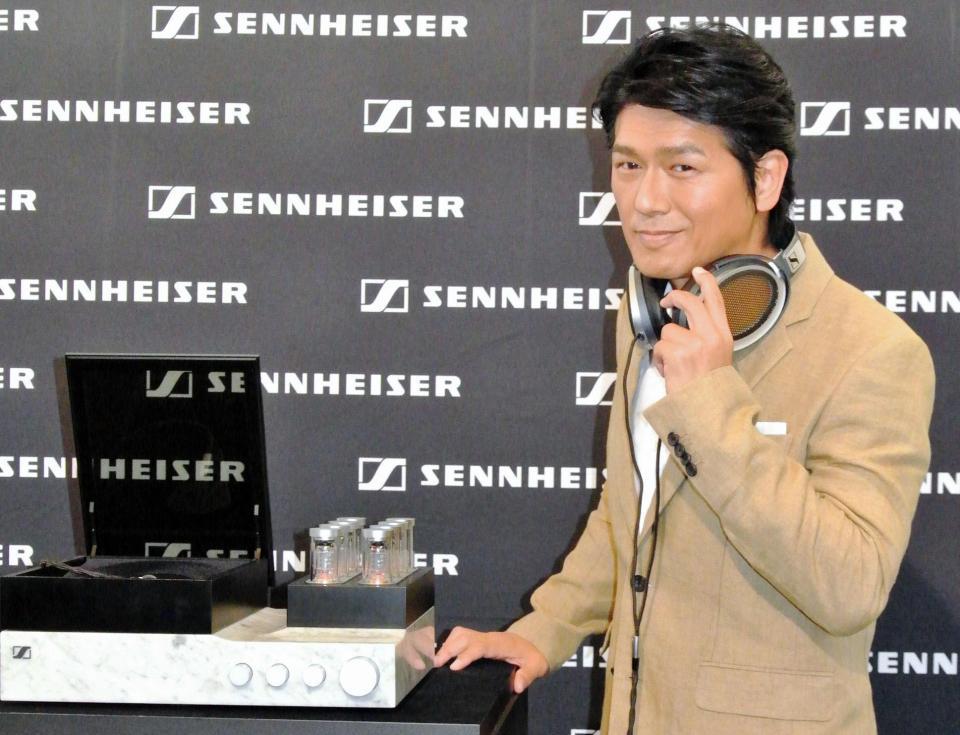 音響マニアらしいトークを繰り広げた高橋克典＝東京・銀座