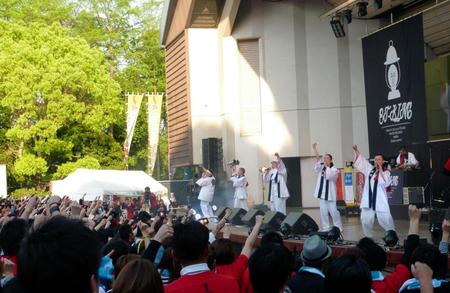 ２年ぶりのワンマンライブを行ったＥＴ－ＫＩＮＧ＝大阪市の大阪城野外音楽堂