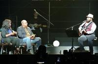 米国から来日した両親の前で歌うクリス・ハート＝東京・日本武道館