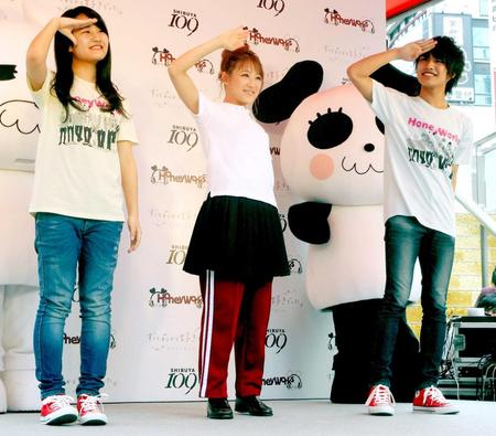 「ずっと前から好きでした。～告白実行委員会～」のイベントに登場した鈴木奈々（中央）